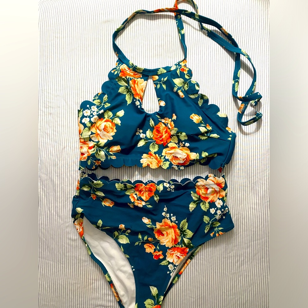 Cupshe floral bikini small